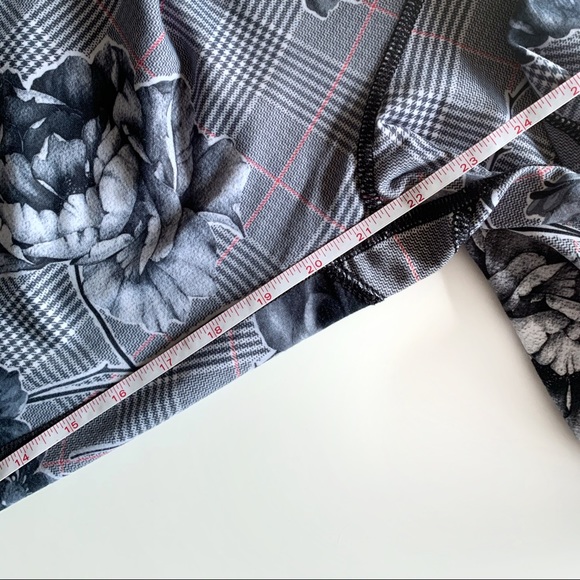 •EVOLUTION & CREATION• High Waisted Crop size L - Picture 8 of 8